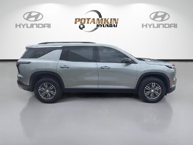 Used 2026 Chevrolet Traverse LT FWD image 4