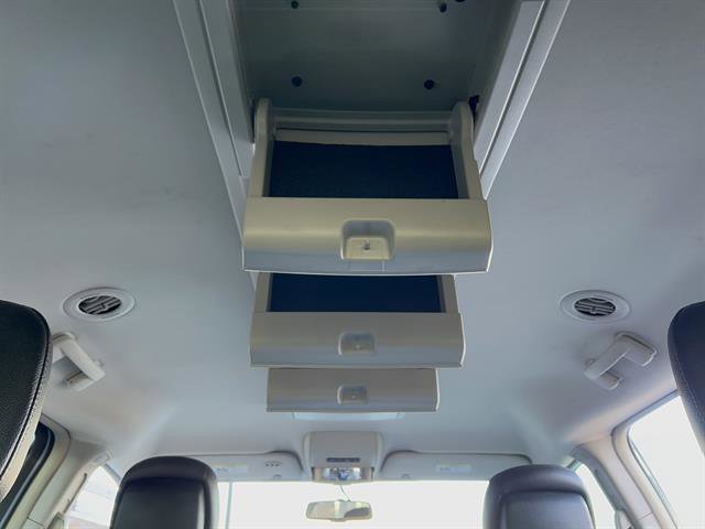 Used 2013 Chrysler Town & Country Touring image 29