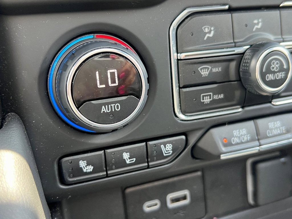 Used 2024 Chevrolet Tahoe High Country w/ Premium Package image 12