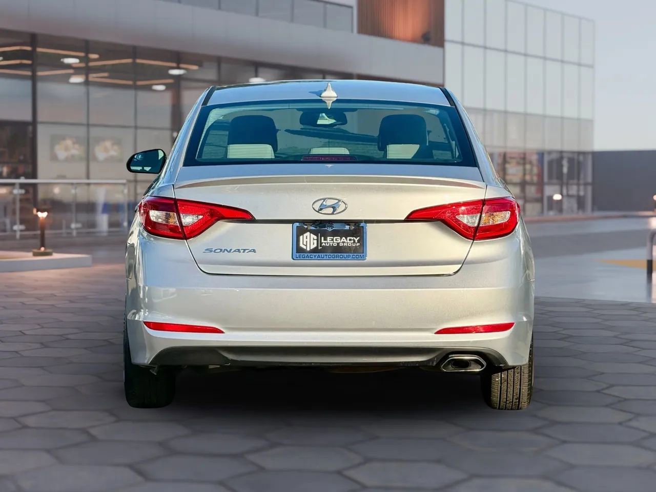 Used 2017 Hyundai Sonata SE image 2