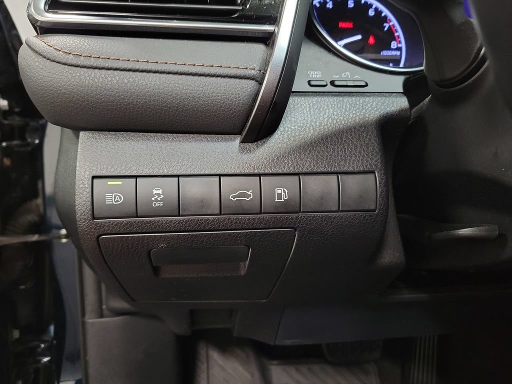 Used 2018 Toyota Camry XLE FWD image 28