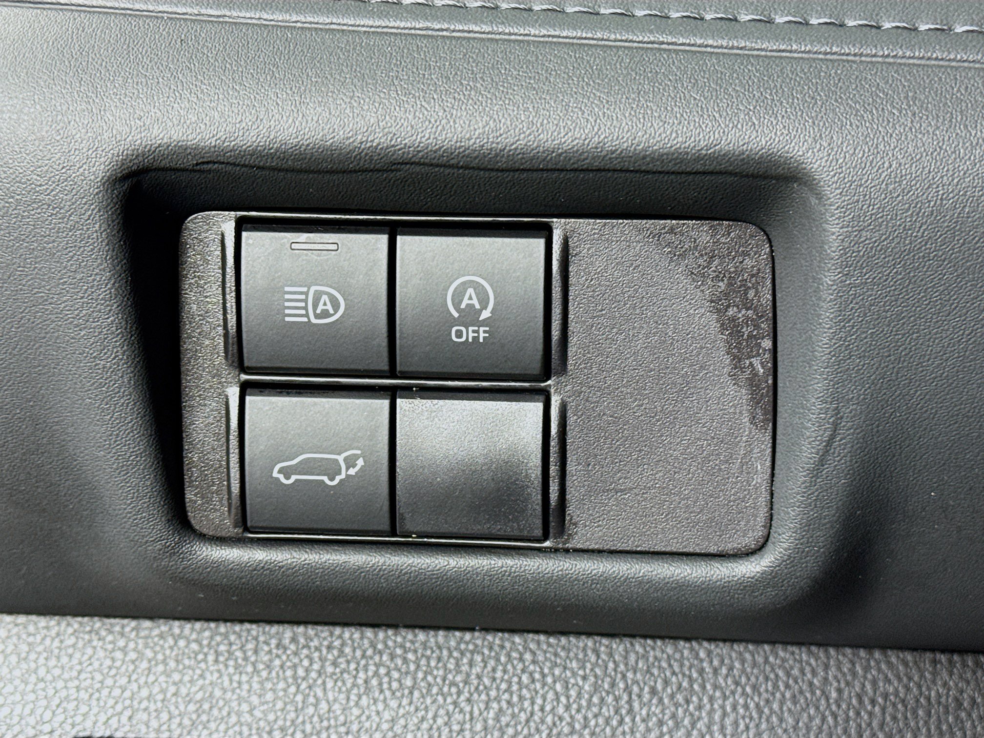 Used 2023 Toyota Highlander XLE AWD/4WD image 10