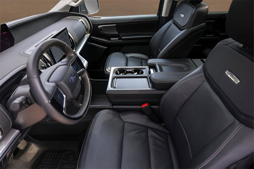 Used 2025 Ford Expedition Max Platinum w/ Driver's Package image 9