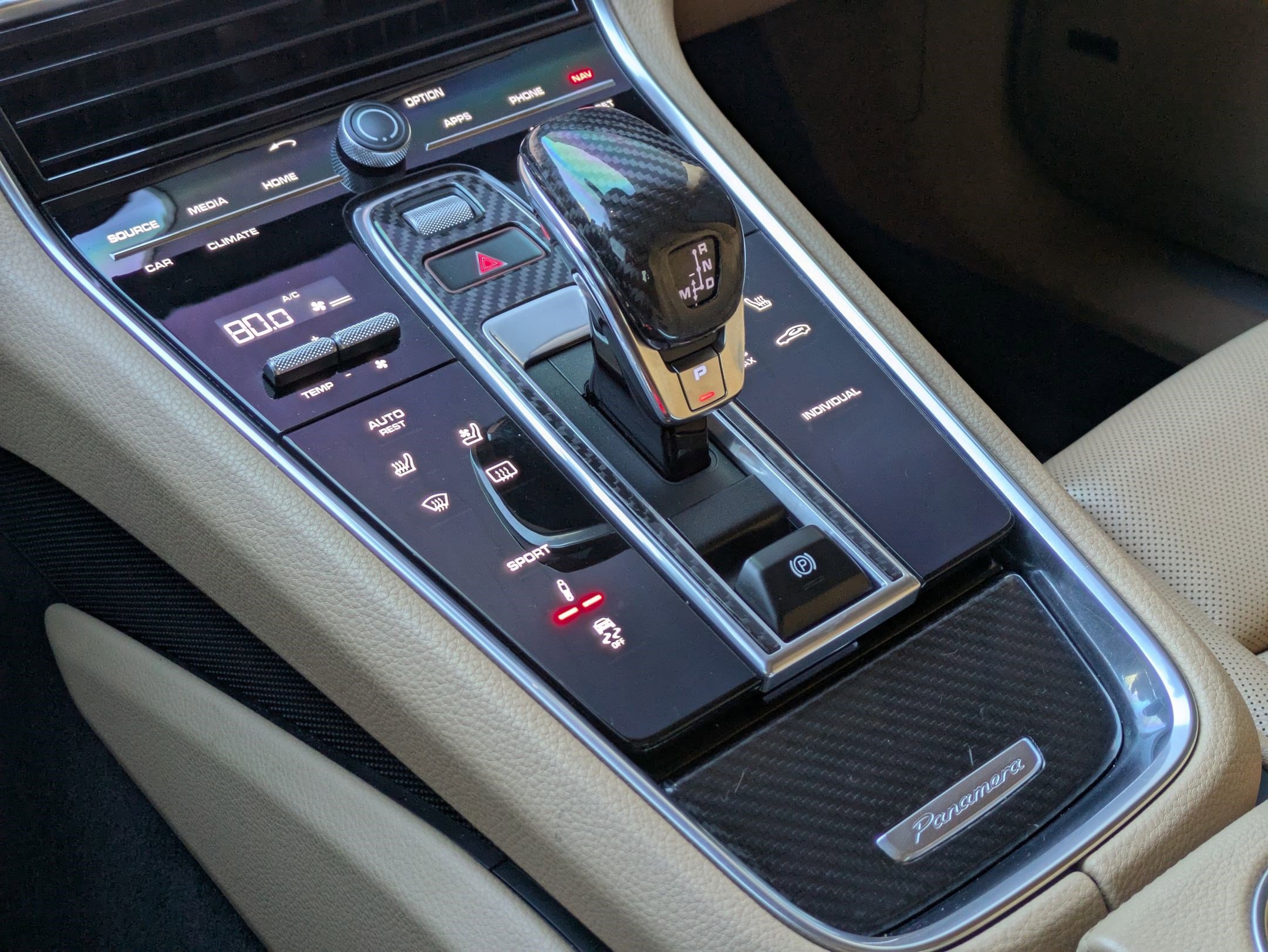 Used 2018 Porsche Panamera 4 image 19