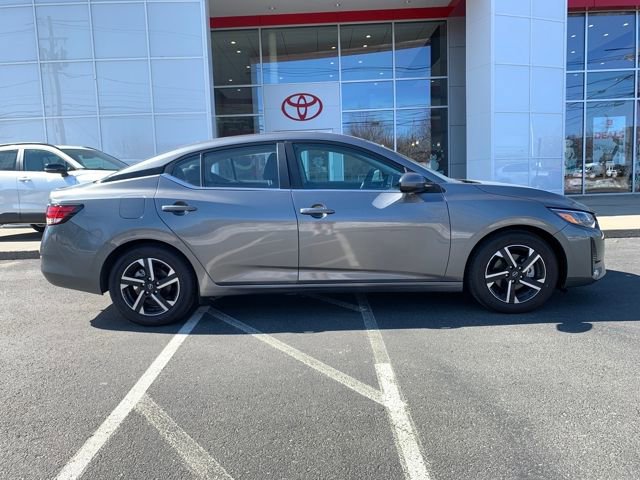 Used 2024 Nissan Sentra SV image 2
