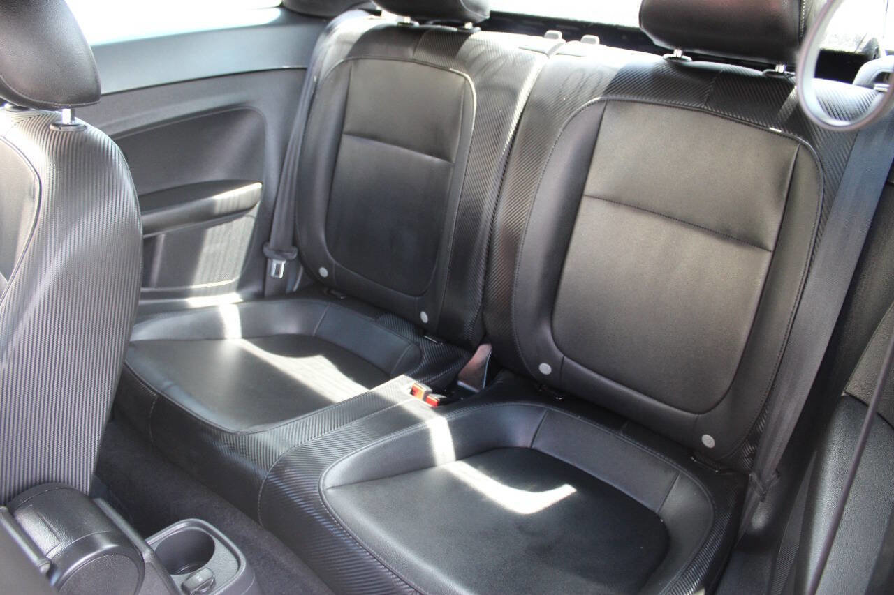 Used 2014 Volkswagen Beetle TDI image 15