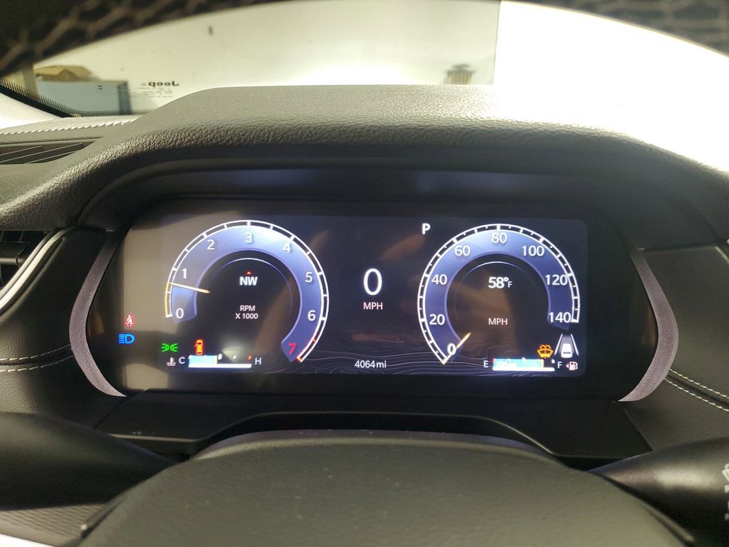 Used 2025 Jeep Grand Cherokee Laredo X image 25