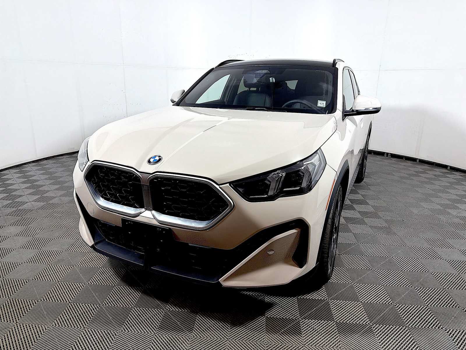 Used 2026 BMW X2 xDrive28i w/ Convenience Package AWD/4WD image 3