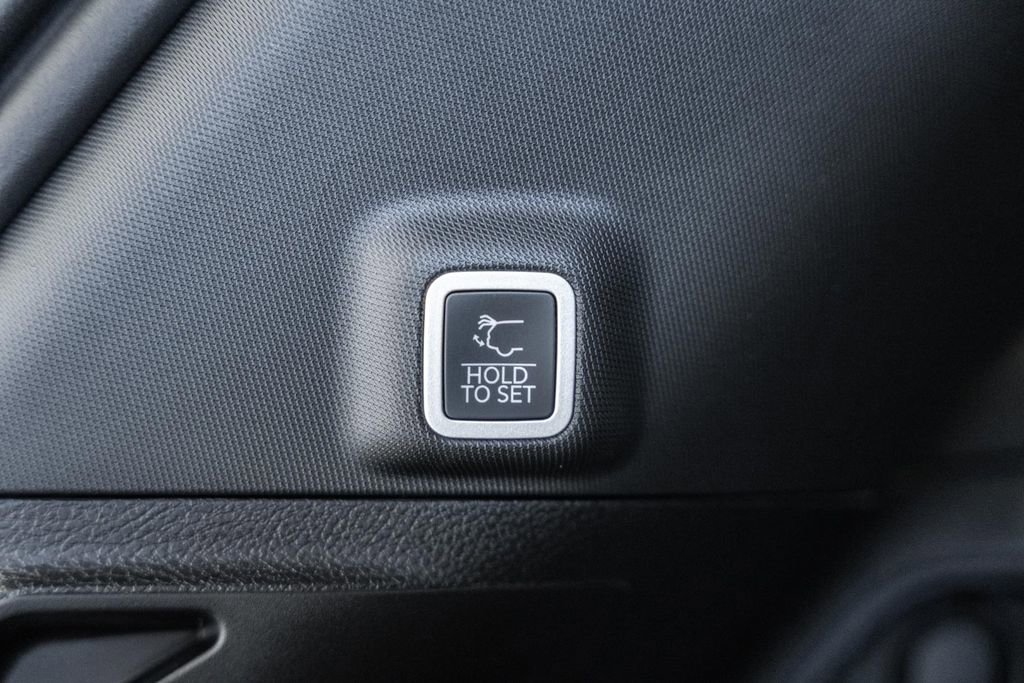 New 2025 Jeep Grand Cherokee Altitude image 10