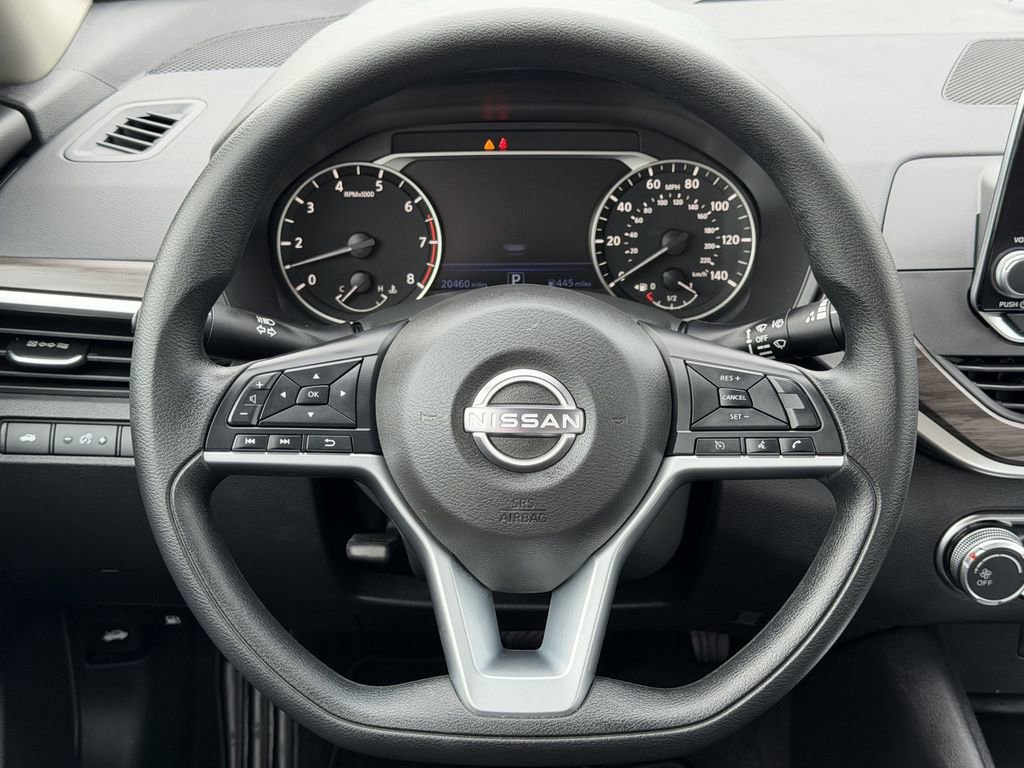 Used 2025 Nissan Altima 2.5 SV FWD image 14