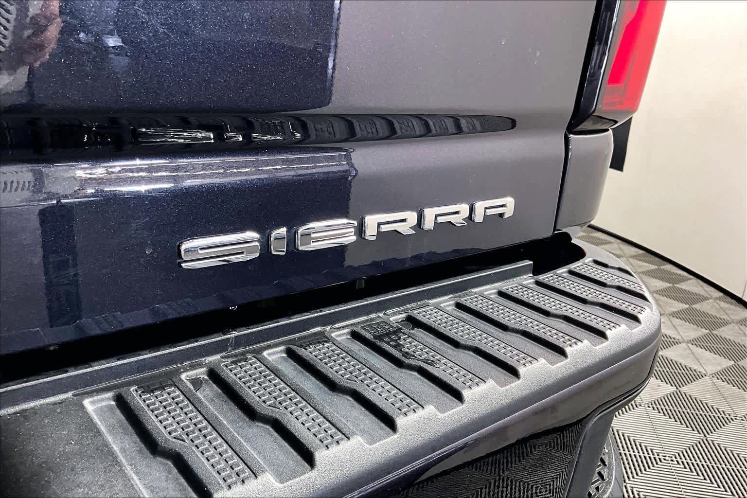 Used 2024 GMC Sierra 3500 Denali w/ Denali Reserve Package AWD/4WD image 30