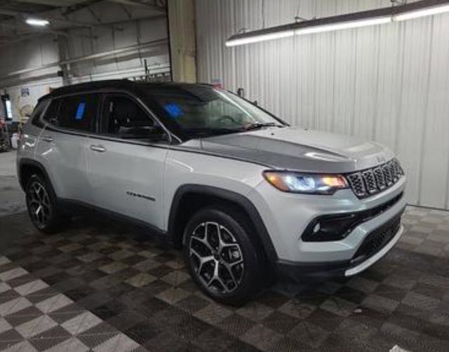 Used 2025 Jeep Compass Limited w/ Mopar Graphics Package image 1