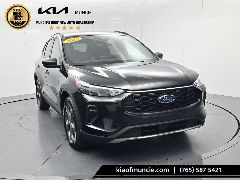 Used 2025 Ford Escape ST-Line FWD image 2