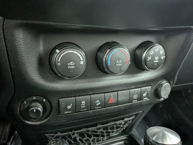 Used 2017 Jeep Wrangler Unlimited Sahara w/ Connectivity Group image 13