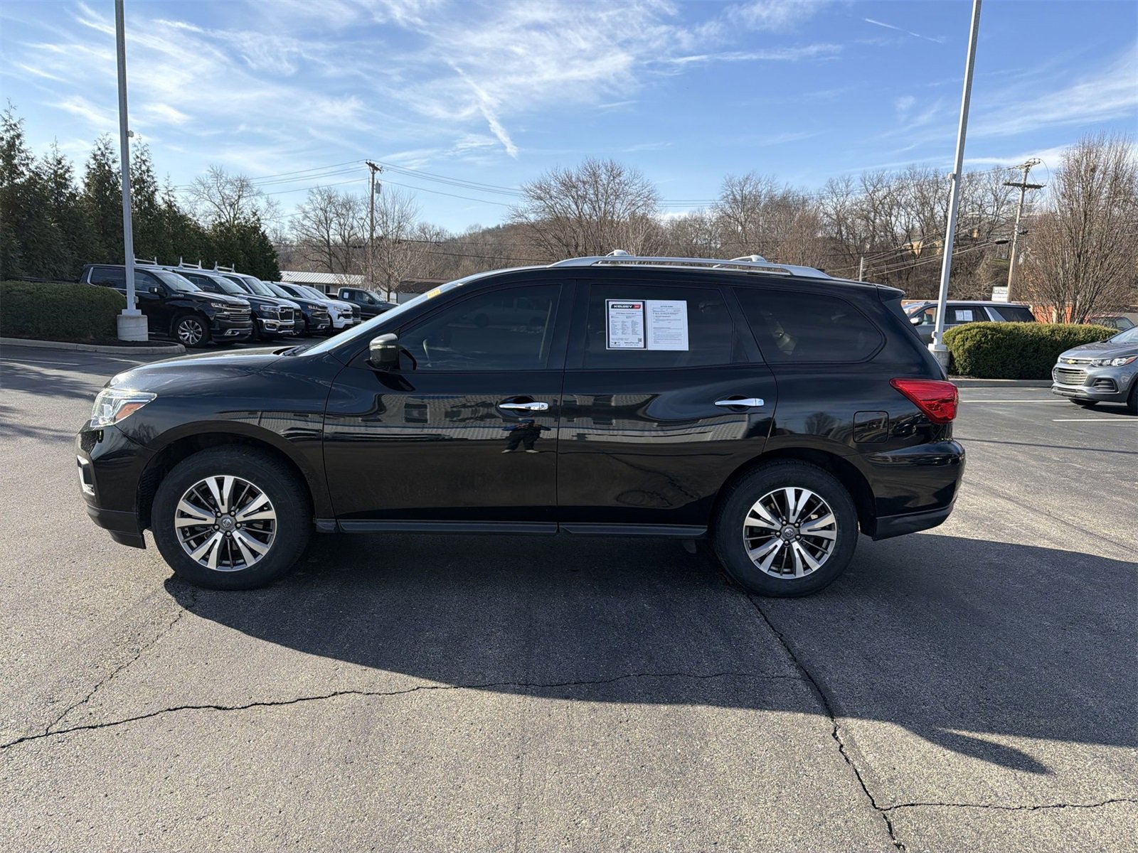 Used 2020 Nissan Pathfinder S image 5