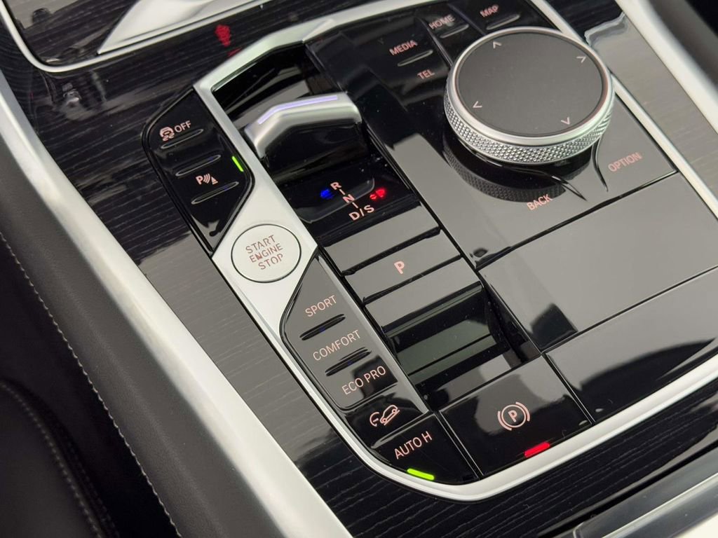 Used 2025 BMW X6 M60i w/ Parking Assistance Package image 29