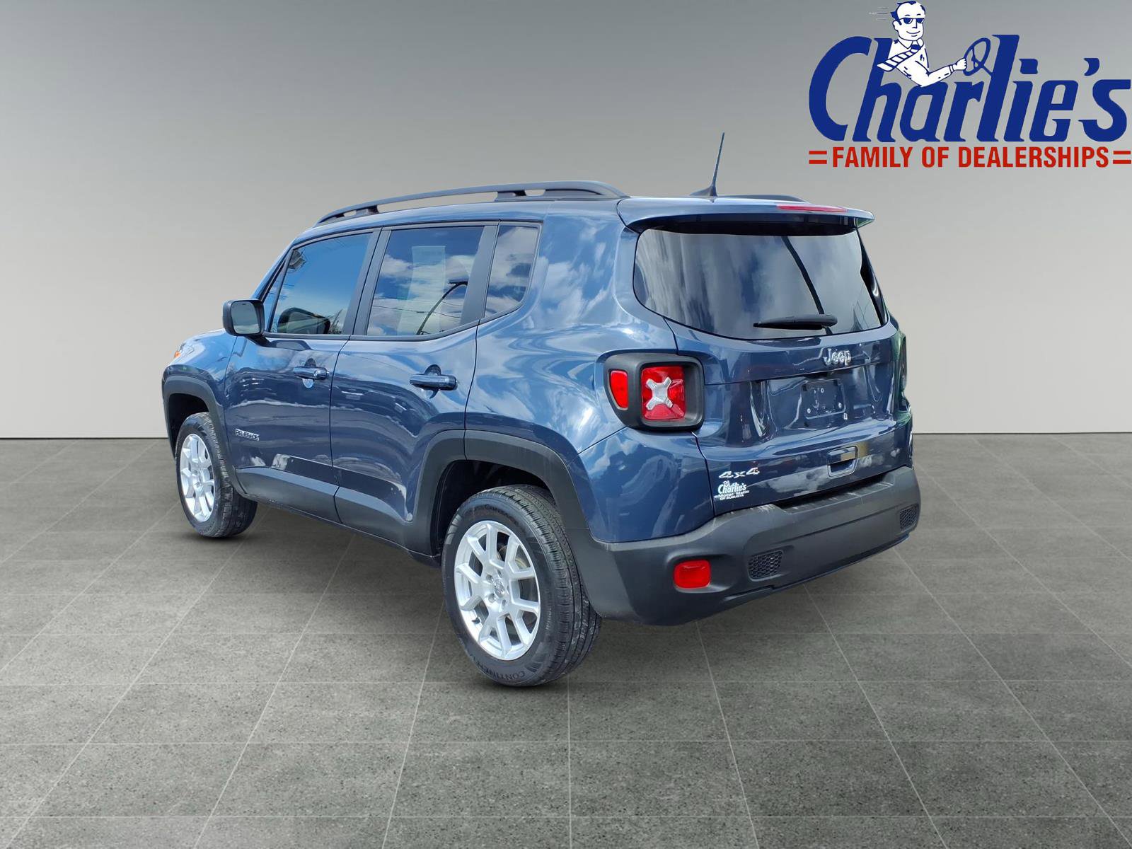 Used 2023 Jeep Renegade Latitude w/ Premium Group image 5