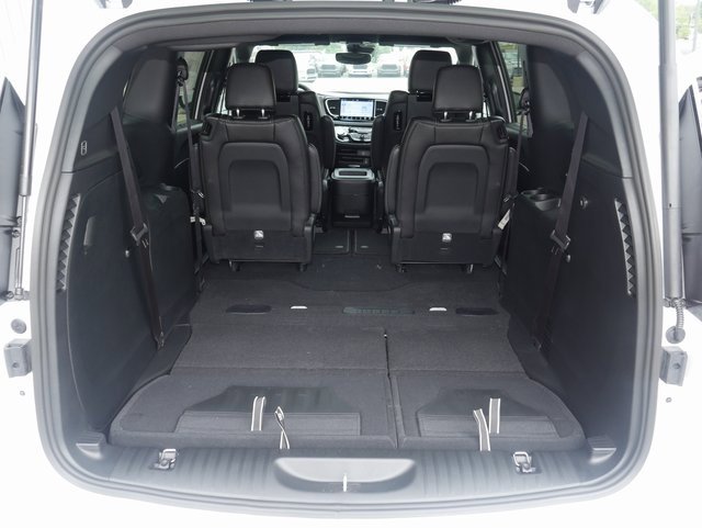 New 2026 Chrysler Pacifica Select image 12