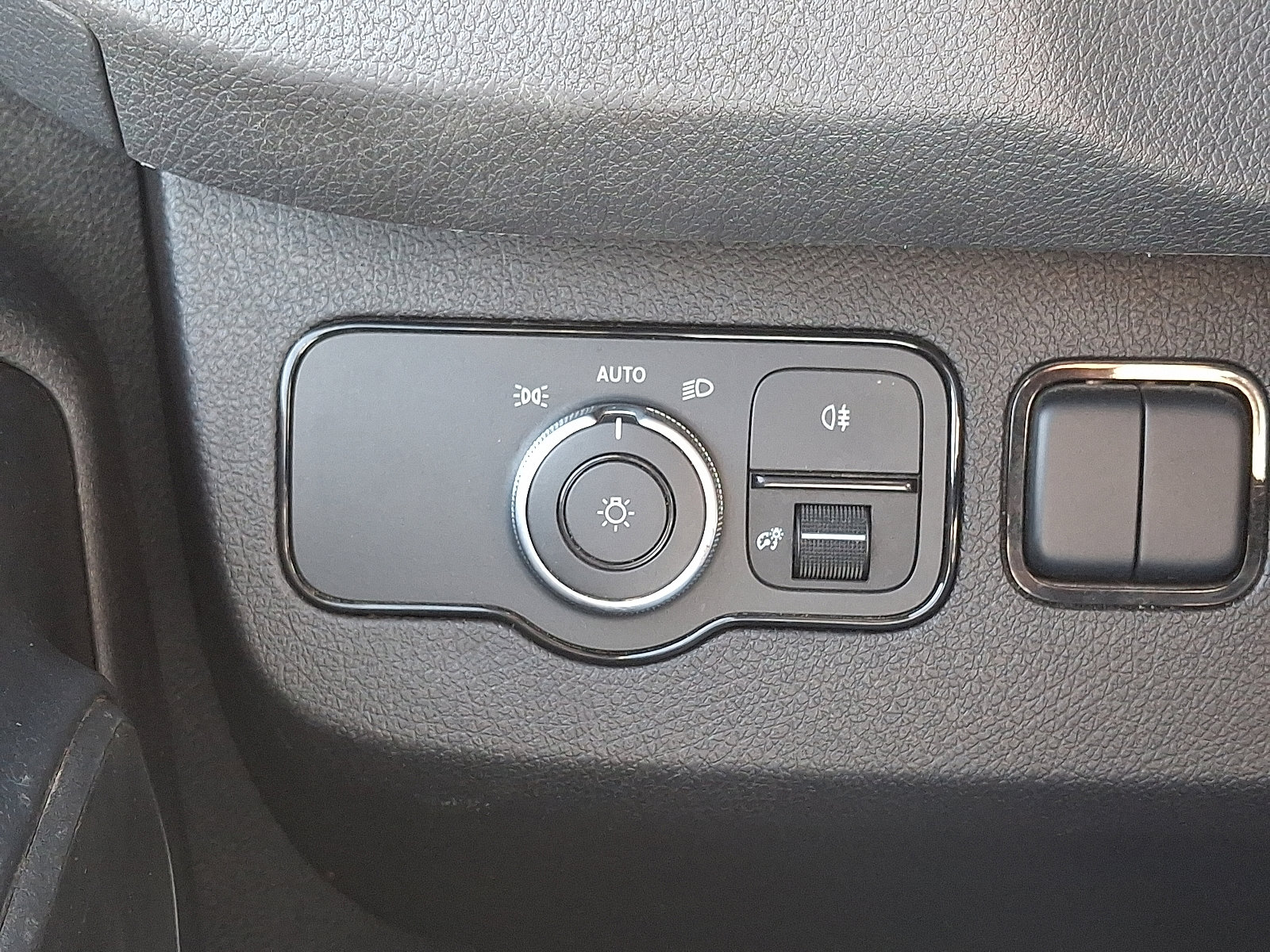 Used 2022 Mercedes-Benz Sprinter 144 Cargo image 24