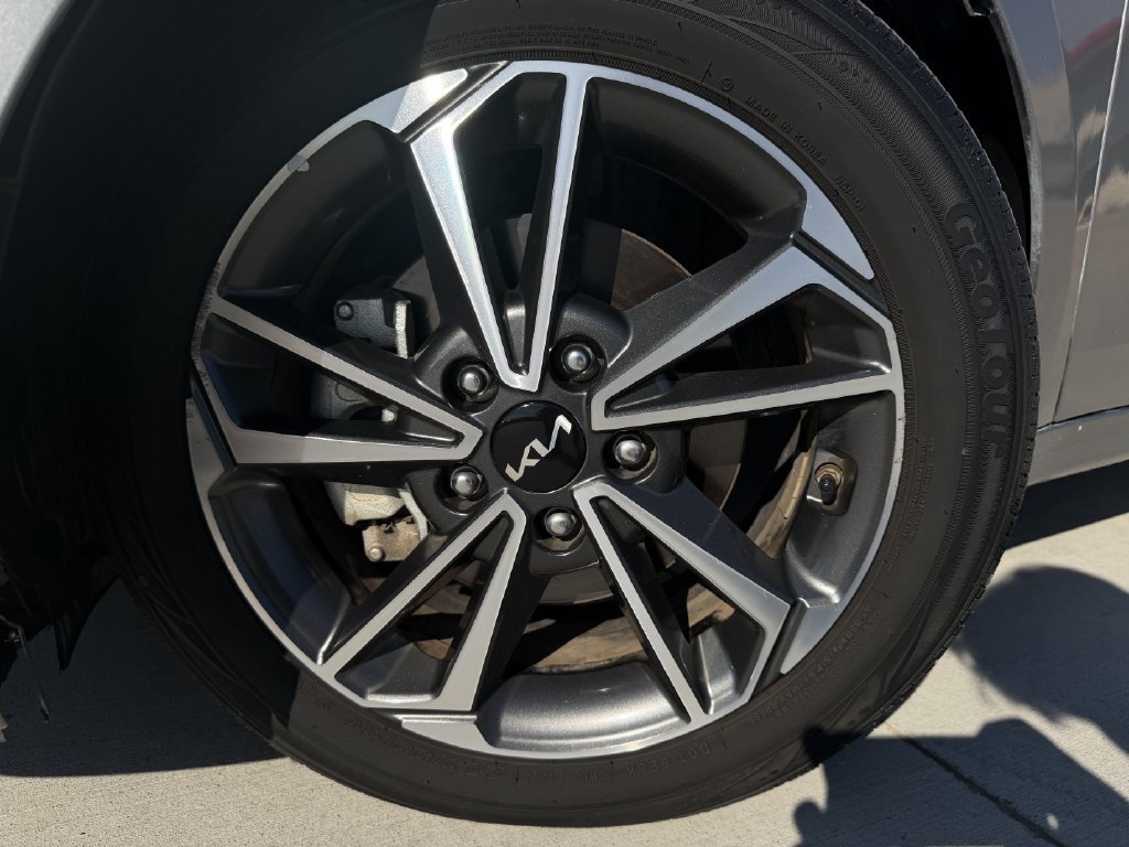 Used 2022 Kia Forte LXS FWD image 9