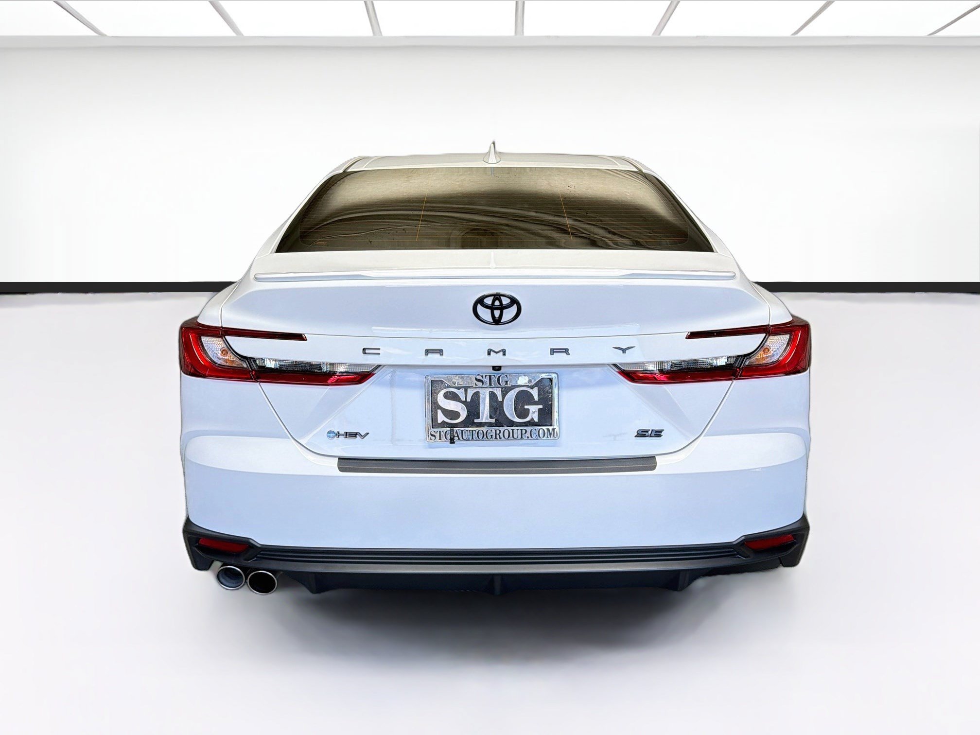 Used 2025 Toyota Camry SE w/ Multimedia Upgrade Package FWD image 5