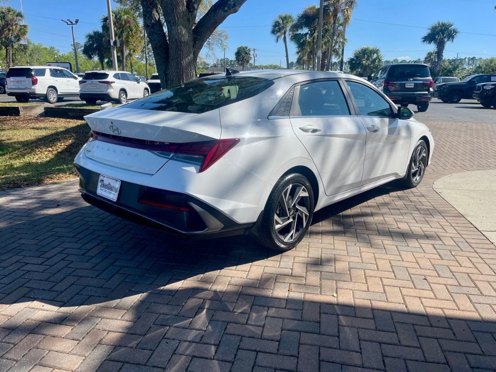 Used 2024 Hyundai Elantra SEL w/ Convenience Package image 5