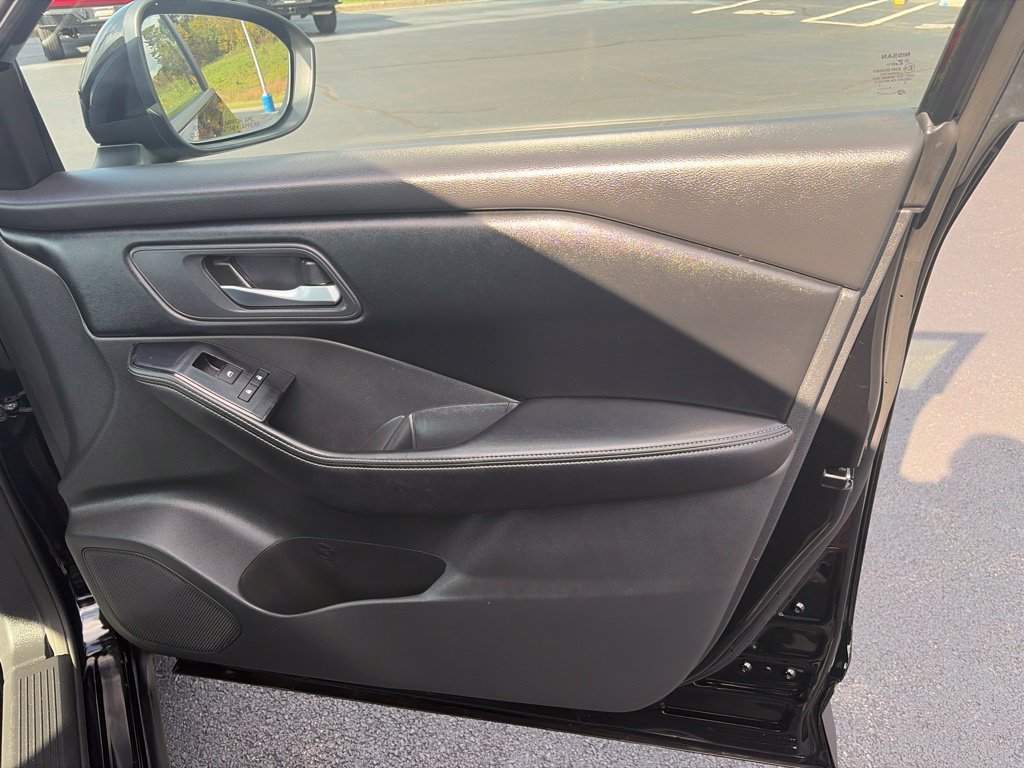 Used 2025 Nissan Rogue SV AWD/4WD image 37