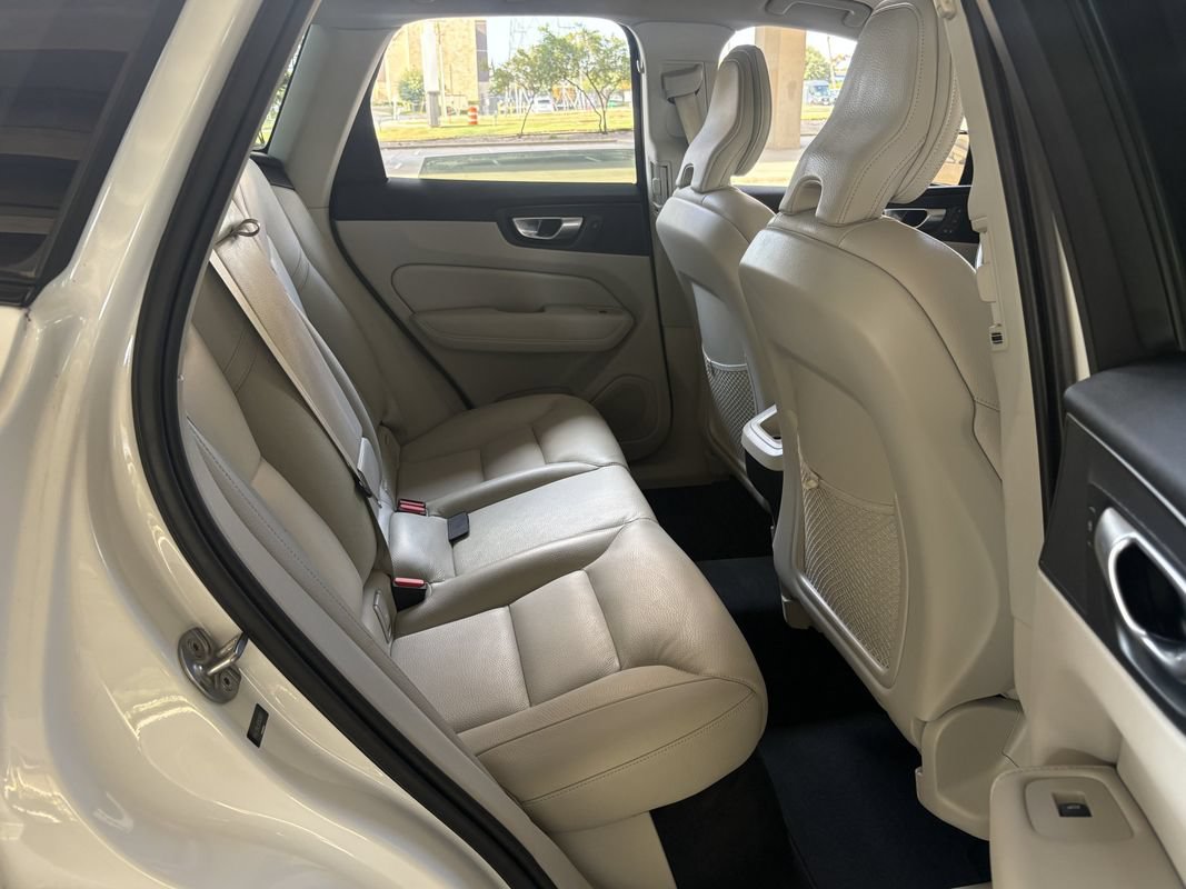 Used 2024 Volvo XC60 B5 Plus AWD/4WD image 32