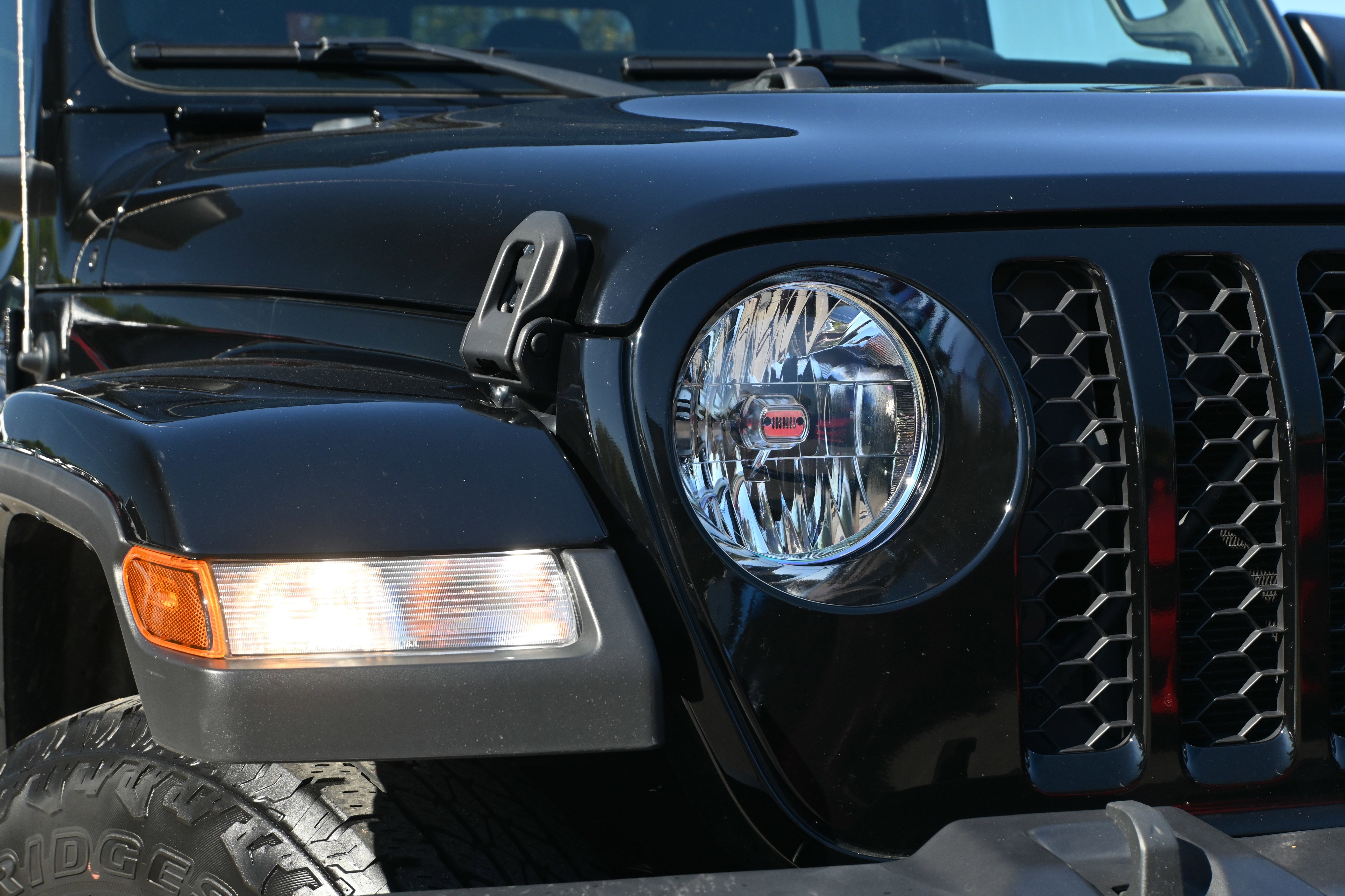 Used 2022 Jeep Gladiator Sport image 25