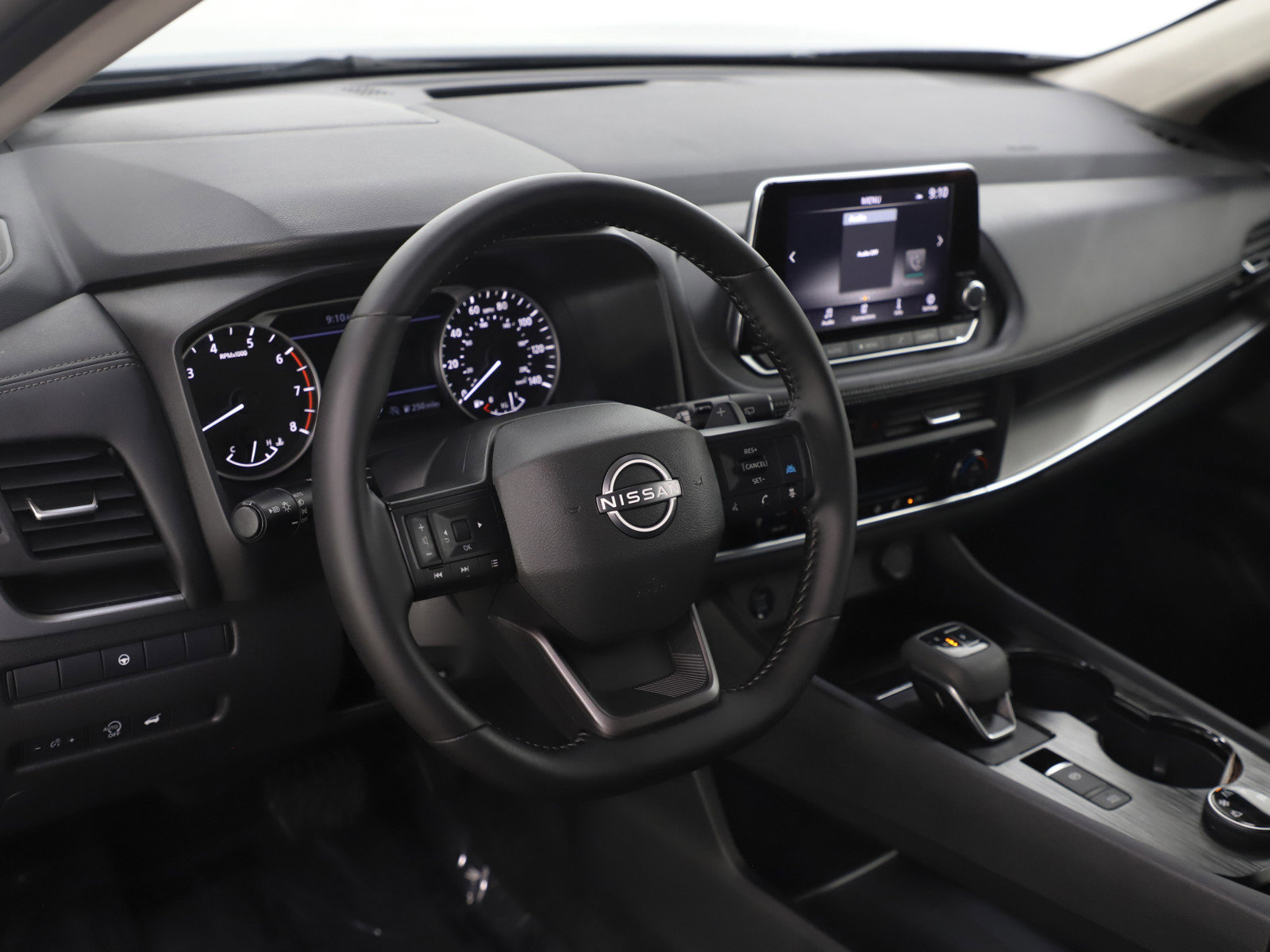 Used 2025 Nissan Rogue SV image 21