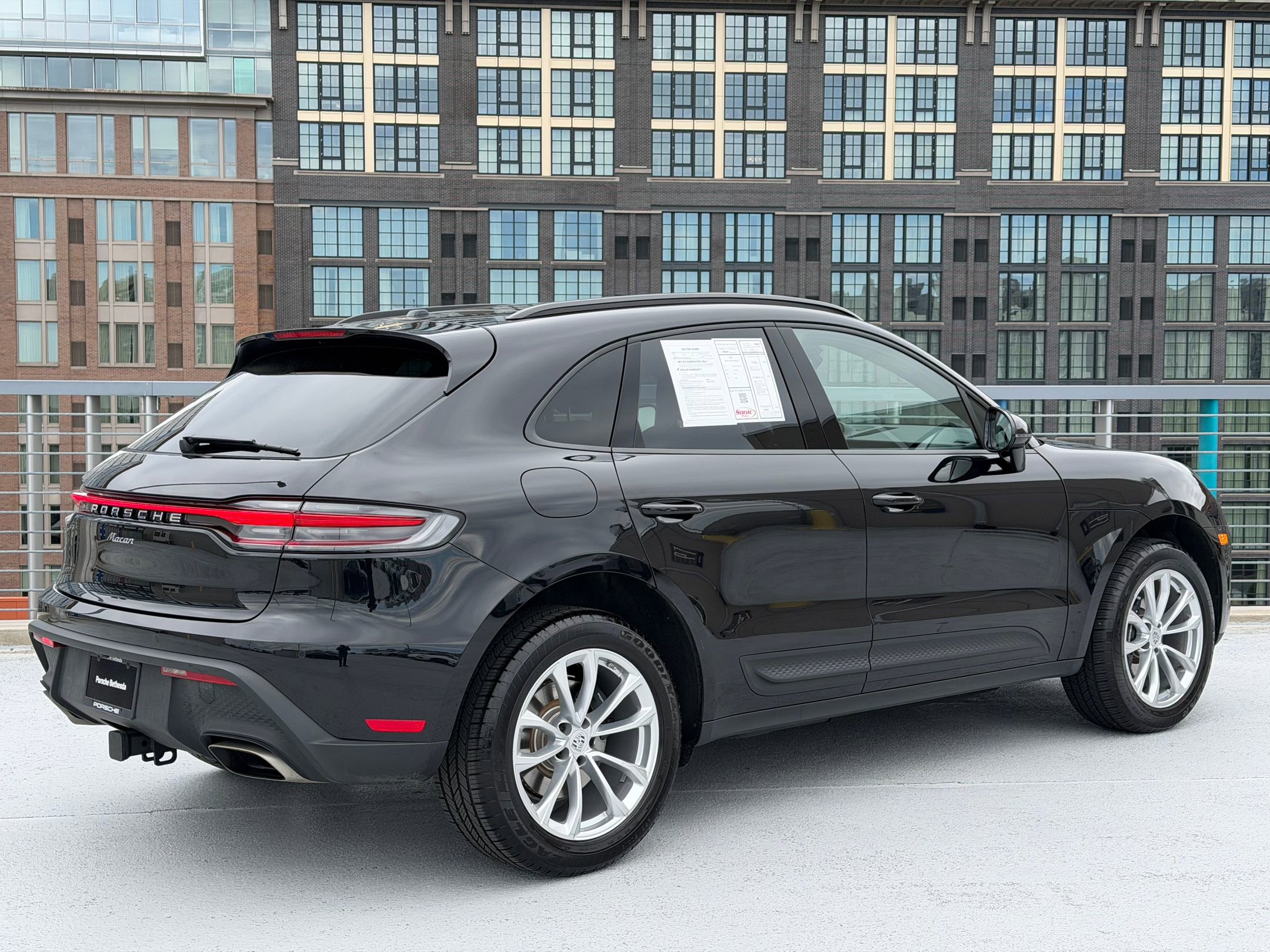 Certified 2026 Porsche Macan AWD/4WD image 7