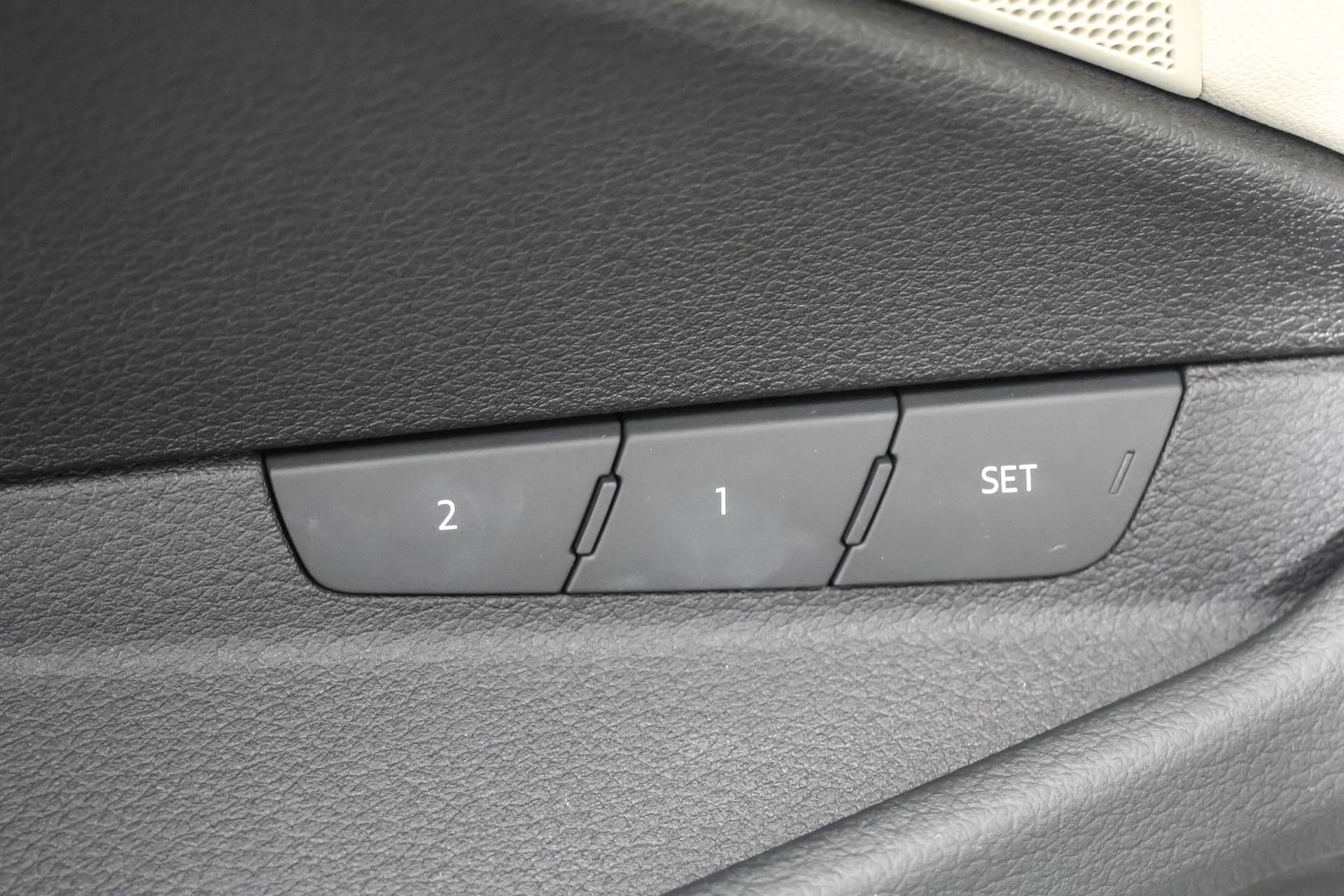 Used 2024 Audi Q8 e-tron Premium Plus w/ Premium Plus Package image 37