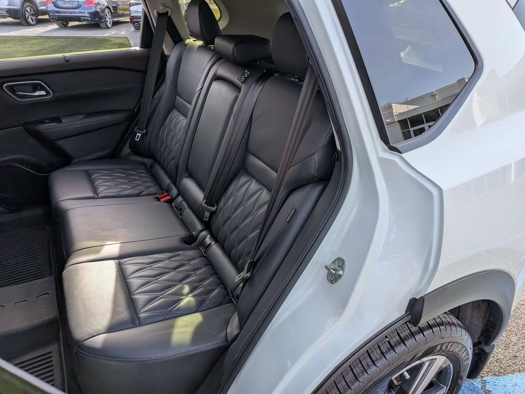 Used 2023 Nissan Rogue Platinum w/ Platinum Premium Package image 20