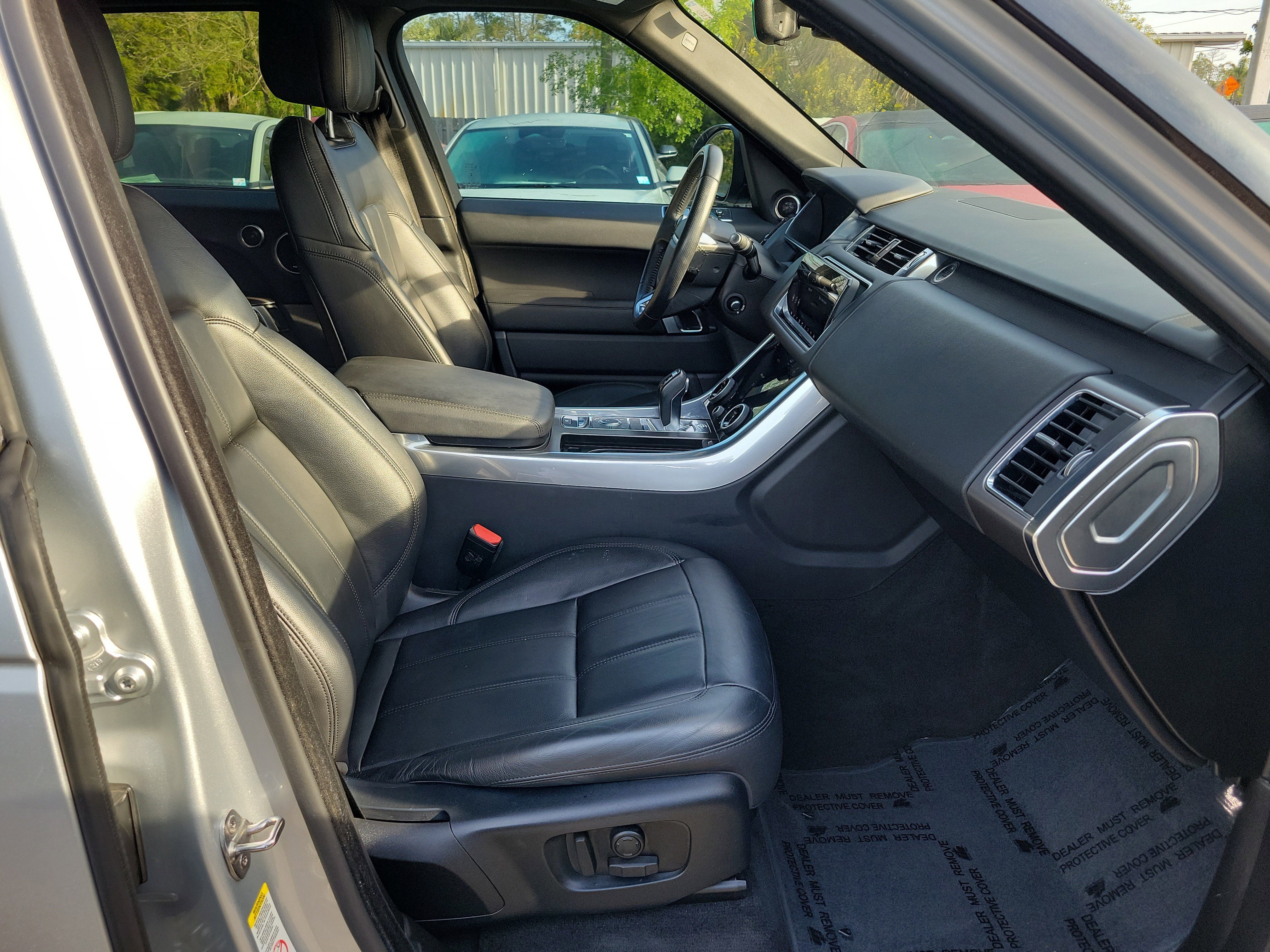 Used 2020 Land Rover Range Rover Sport SE image 7
