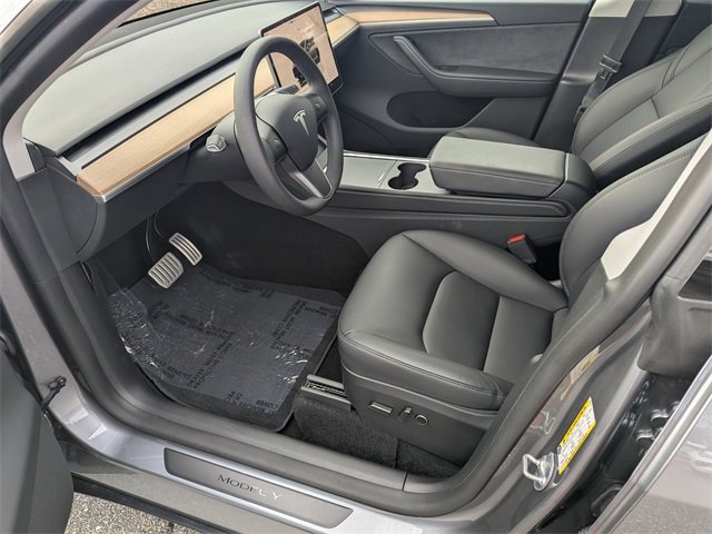 Used 2025 Tesla Model Y Performance image 9