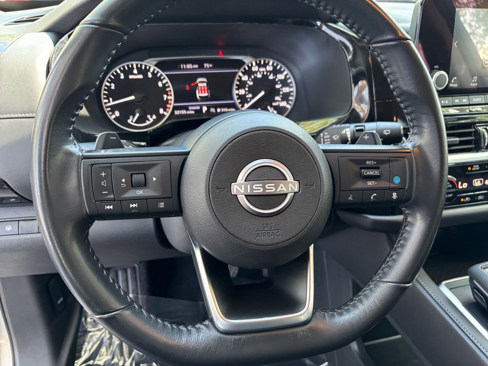 Used 2024 Nissan Pathfinder SV image 29