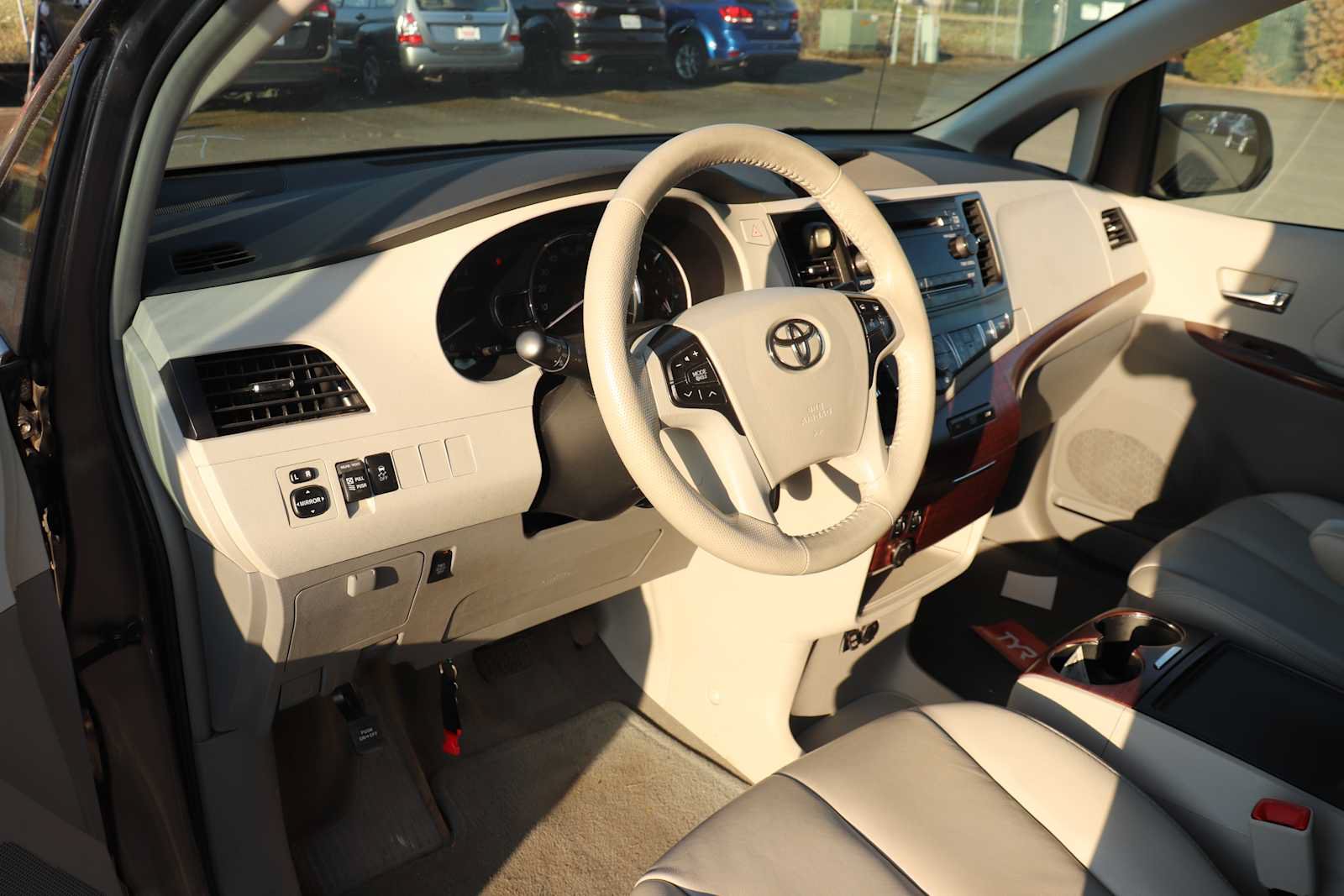 Used 2013 Toyota Sienna XLE AWD/4WD image 10
