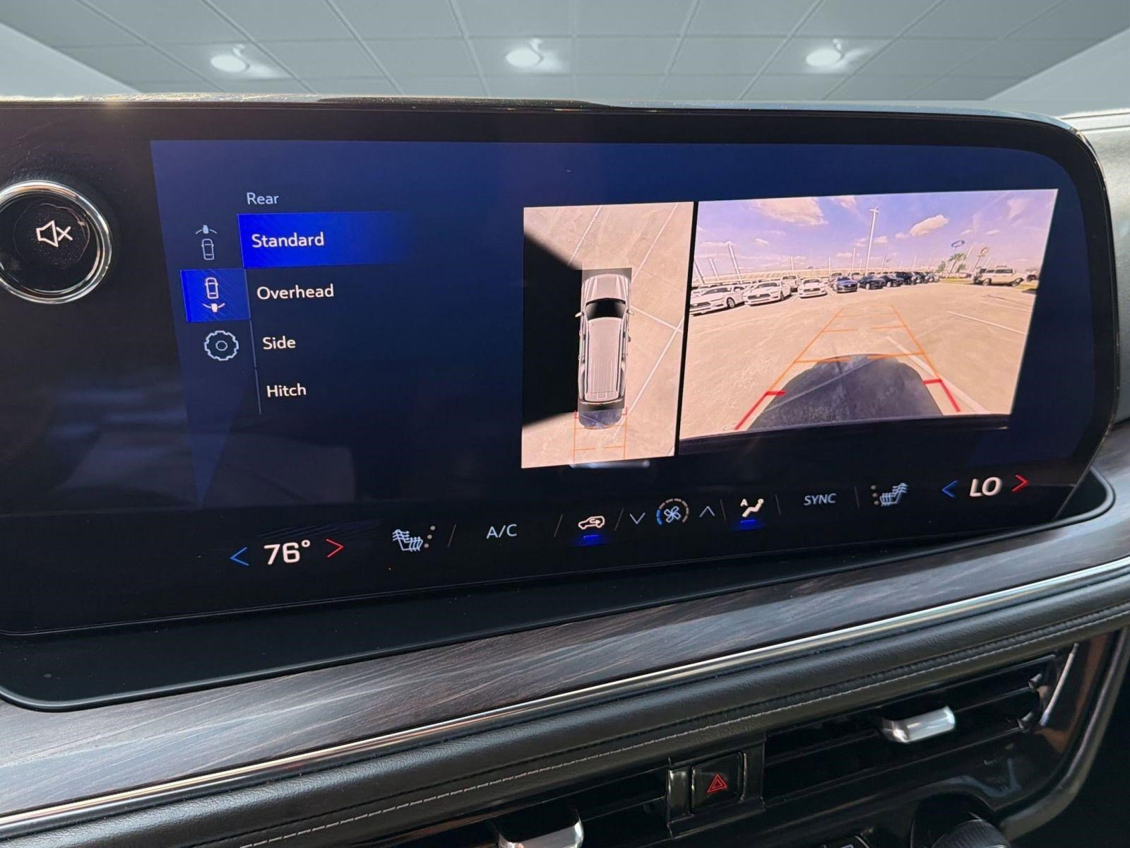 Used 2025 Chevrolet Suburban Z71 image 28