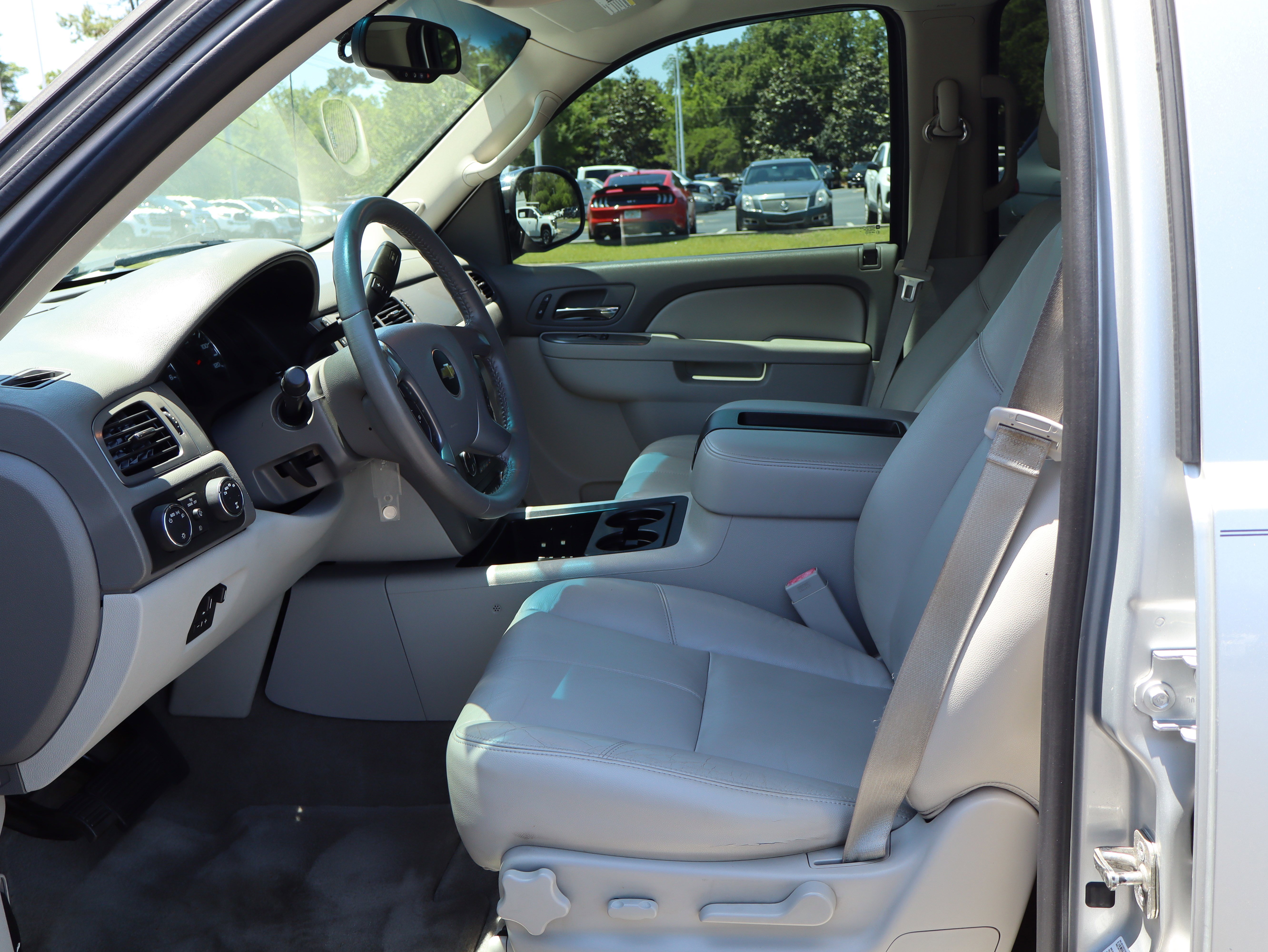 Used 2013 Chevrolet Avalanche LT AWD/4WD image 19