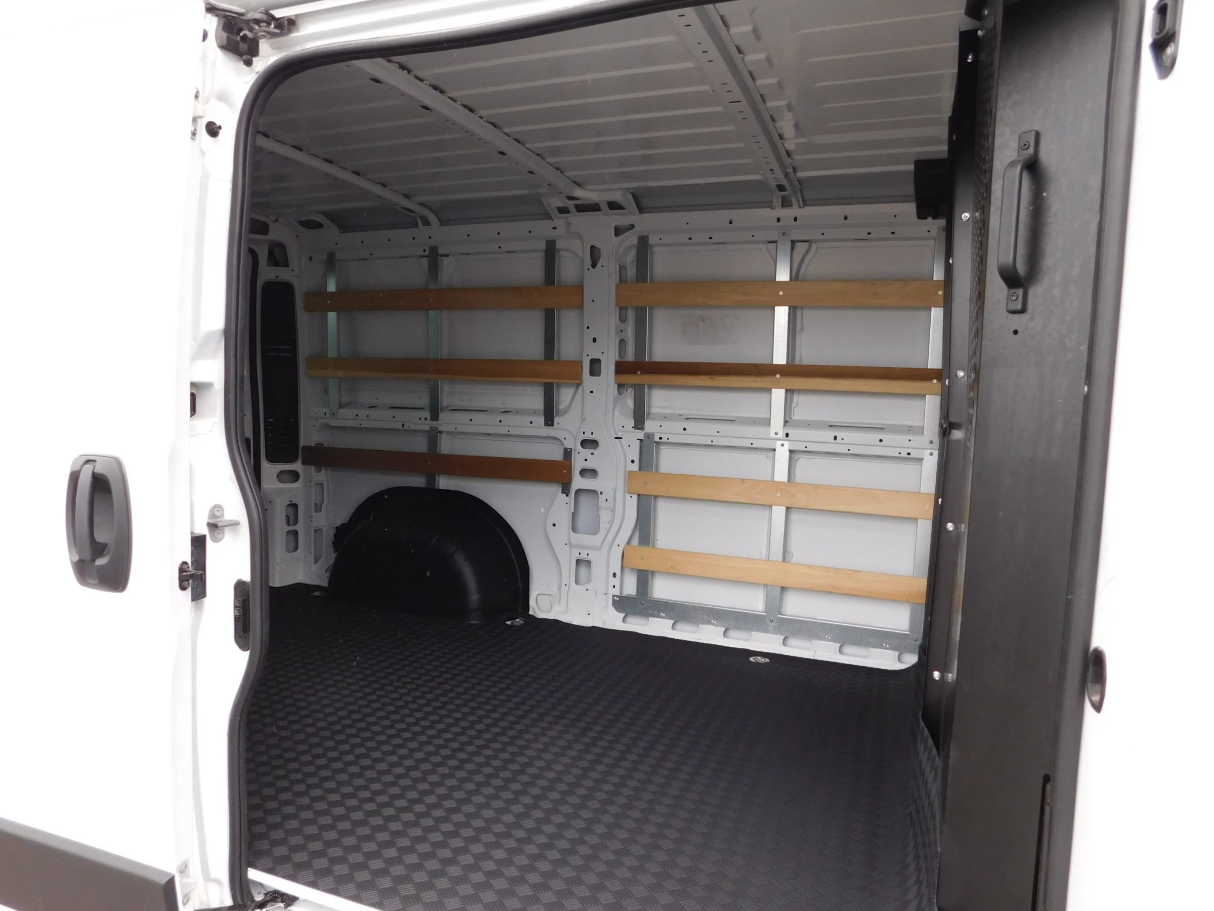 Used 2025 RAM ProMaster 2500 w/ U-Haul Equipment Group FWD image 9
