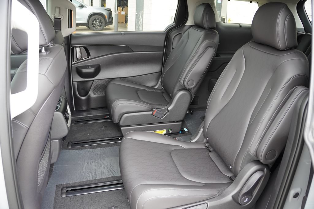 New 2027 Kia Carnival EX FWD image 11