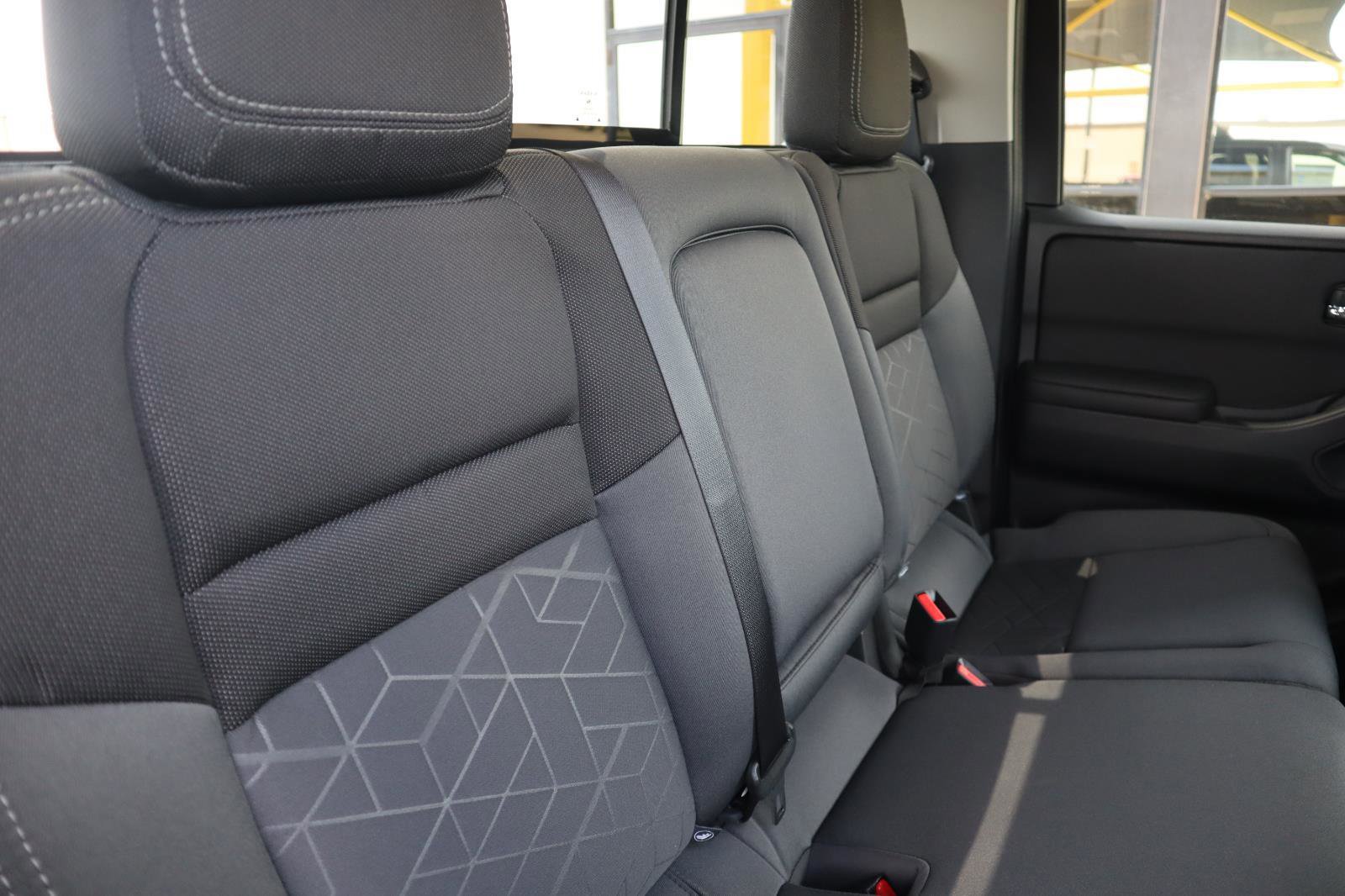 Used 2026 Nissan Frontier SV w/ SV Convenience Package RWD image 42