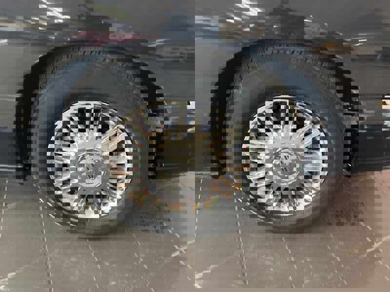 Used 2009 Lincoln Town Car Signature Limited image 26