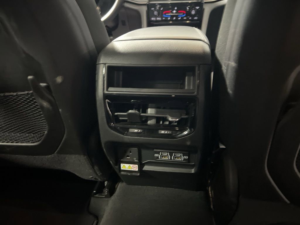 Used 2025 Jeep Grand Cherokee Altitude image 15