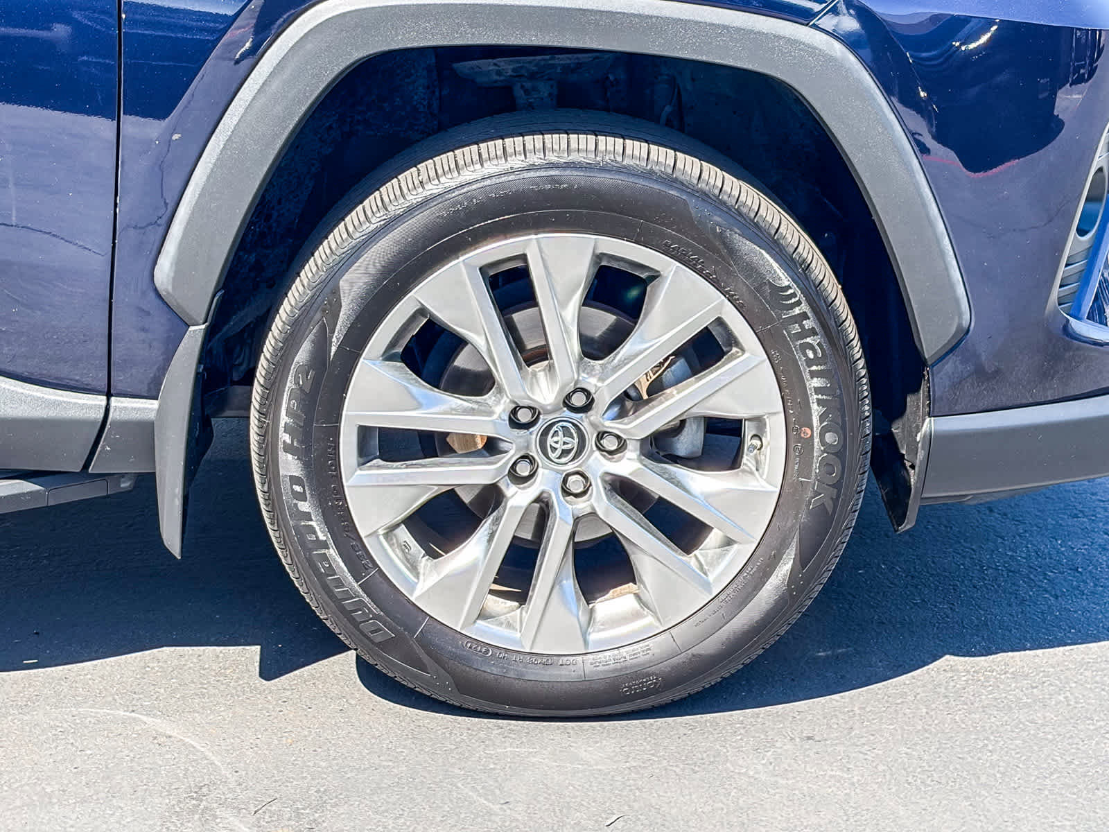 Used 2019 Toyota RAV4 Limited w/ Advanced Technology Package FWD image 9