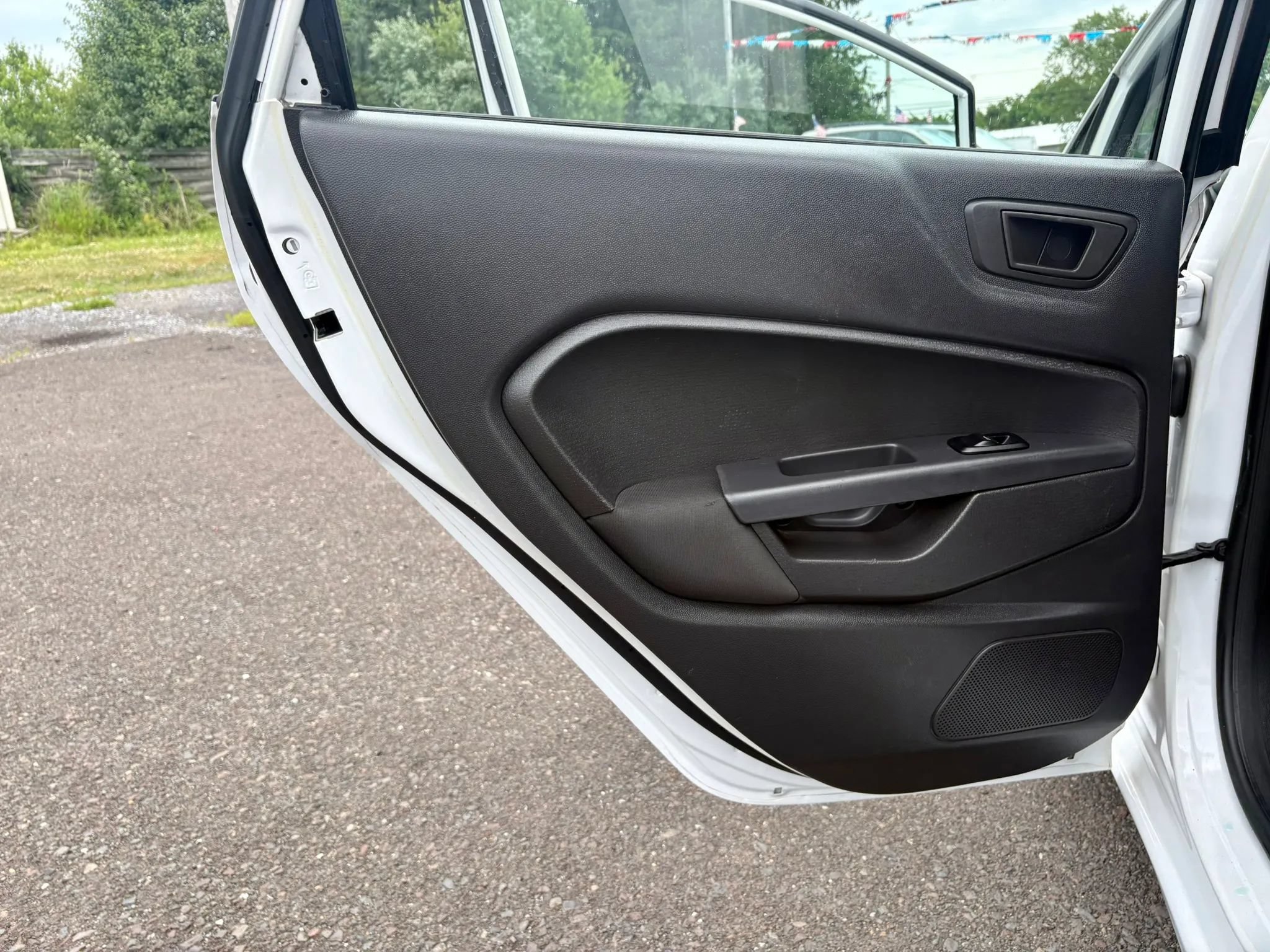 Used 2013 Ford Fiesta SE FWD image 12