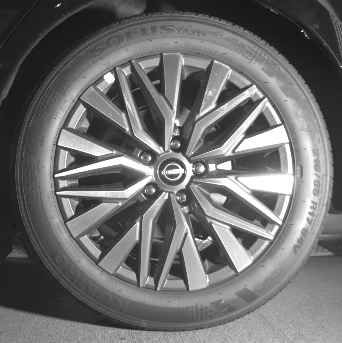 Used 2025 Nissan Altima 2.5 SV FWD image 14