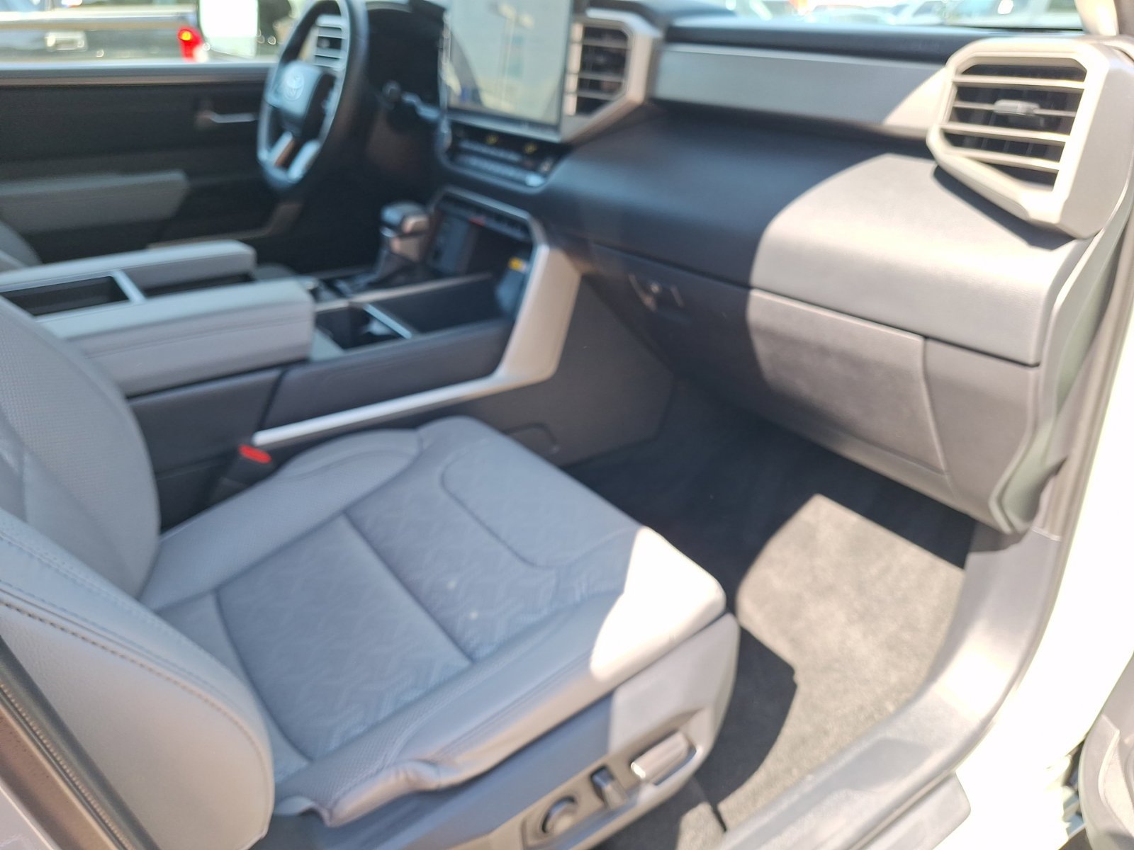 Used 2024 Toyota Tundra Limited w/ Power Package AWD/4WD image 34