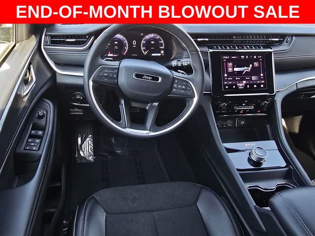 Used 2025 Jeep Grand Cherokee Altitude AWD/4WD image 22