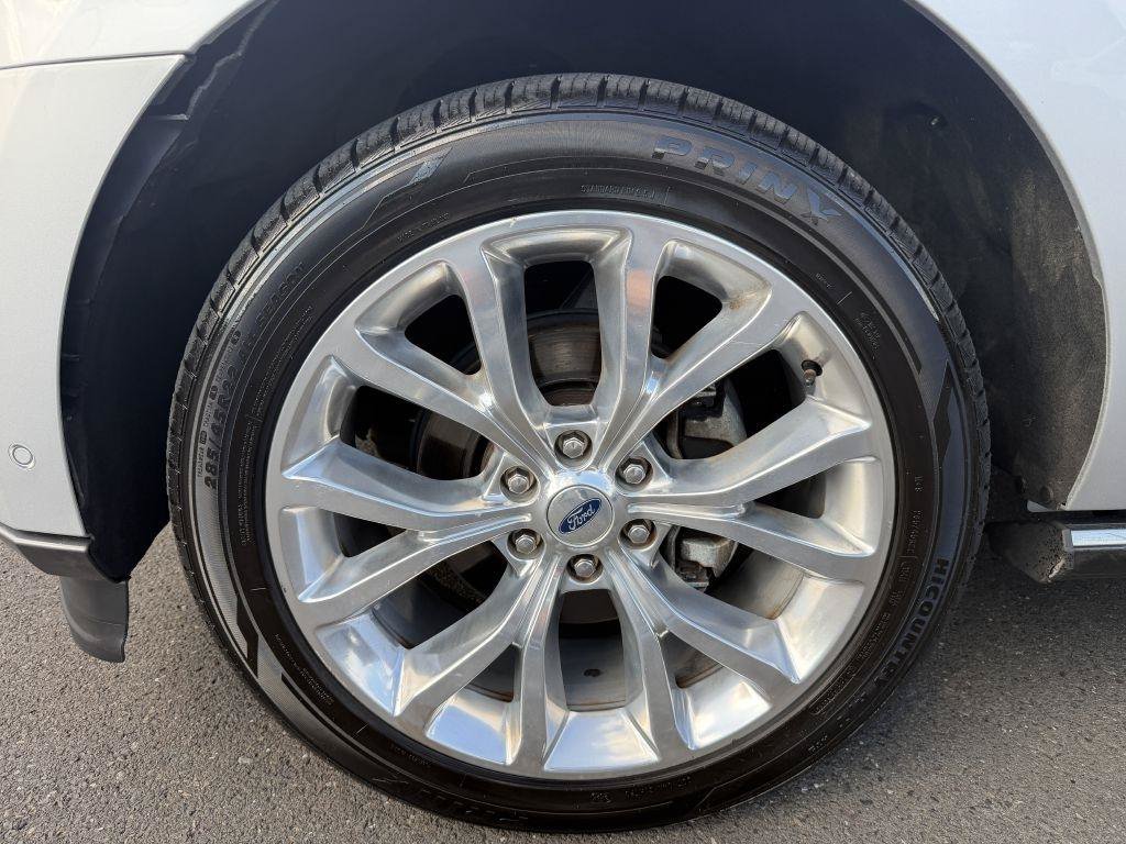 Used 2019 Ford Expedition Limited w/ Equipment Group 302A AWD/4WD image 9